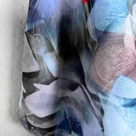 Lululemon Floral Running Shorts Womens Size 6 Lightweight Athletic‎ Gym - Picture 4 of 8